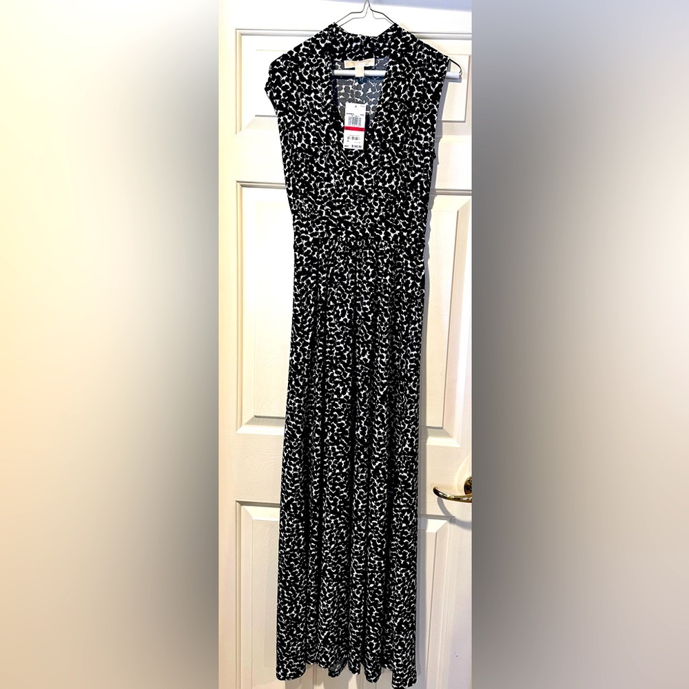 Woman’s new XS Michael Kors ankle length black/white patterned dress-Side slit.